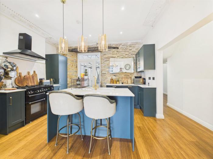 Beautiful Georgian Apartment | Near Falmouth Town Centre | Walk to Shops + Pubs & Restaurants