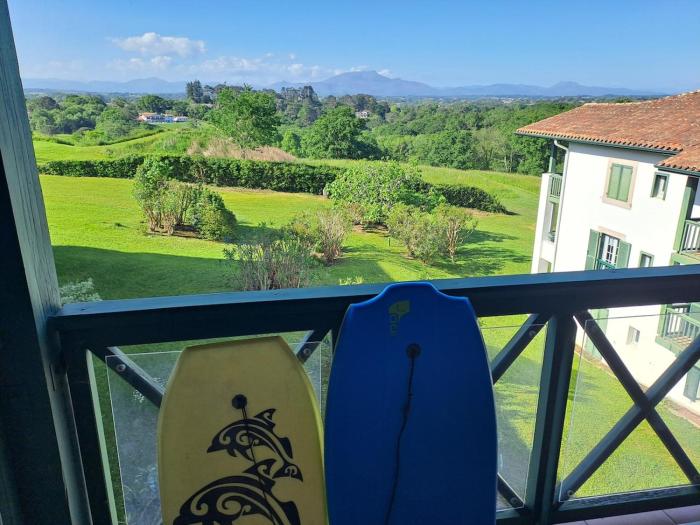 Arcangues T2 bis piscine, parking couvert