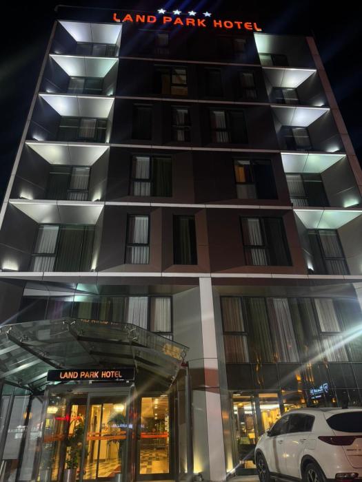 Land Park Hotel