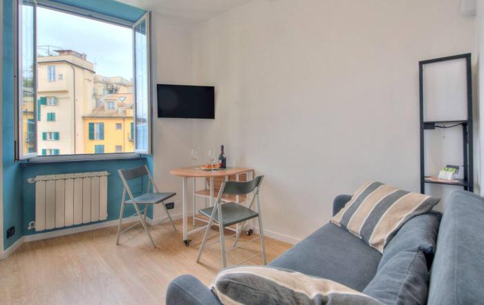 Genoa Luce - Elevator, Design and Aquarium