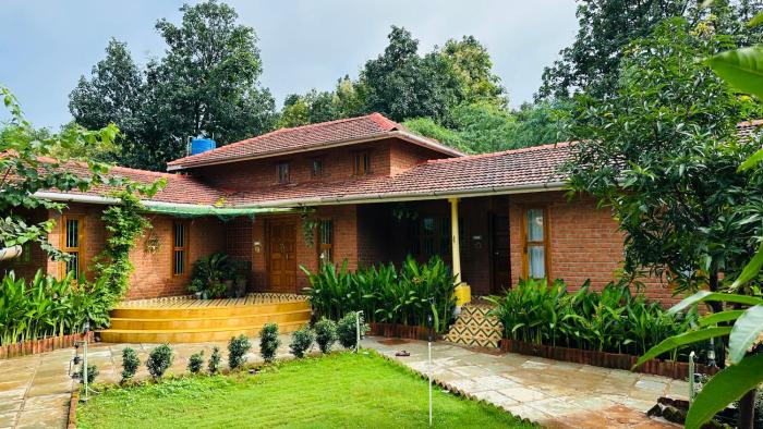 Green Roots Farm Stay, Shahapur