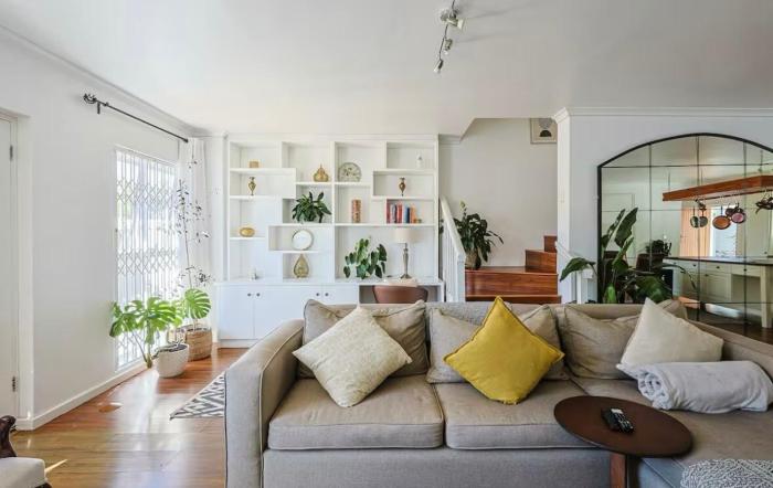 Stylish, Well Equiped Home in Claremont with Mountain Views