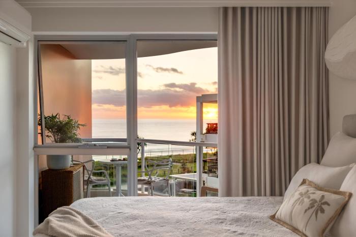 Ocean View Retreat Azure Beachfront Bliss