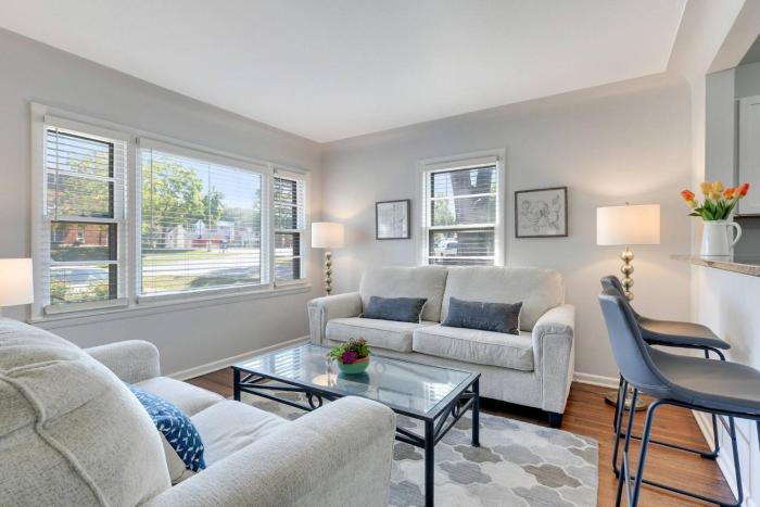 Stylish Sanctuary St. Louis Park 3 bedroom 2 bath