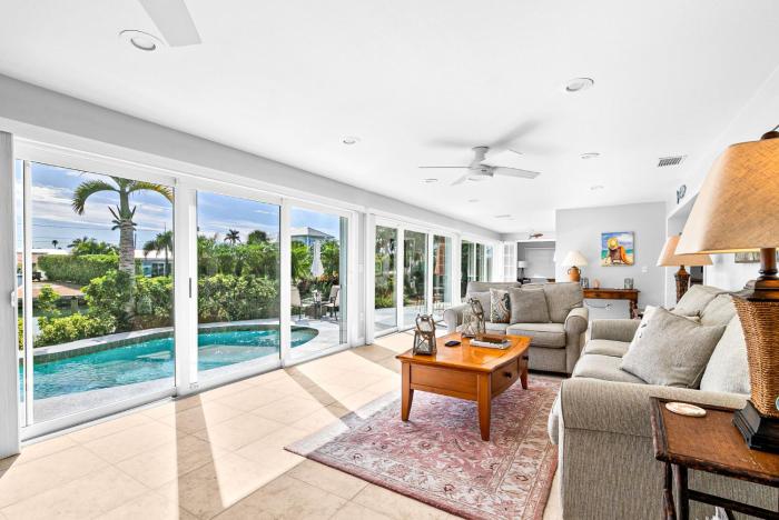 Gem Of The Shore - By Skyrun Anna Maria