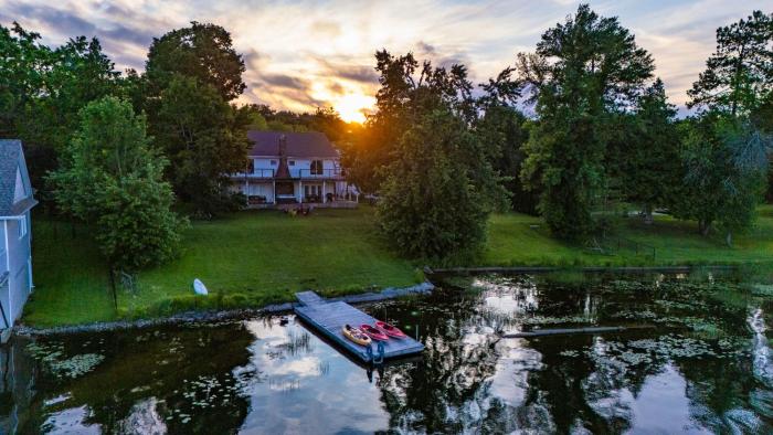 Sparrow Lake Guest House