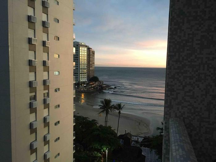 Pitangueiras in front of the beach - 3 bedrooms, renovated apartment