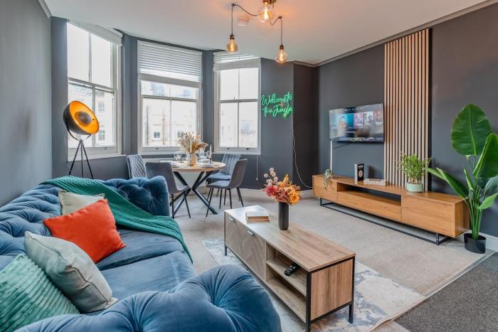 Seaview 3 bedroom Apartment Sleep 8 Guests