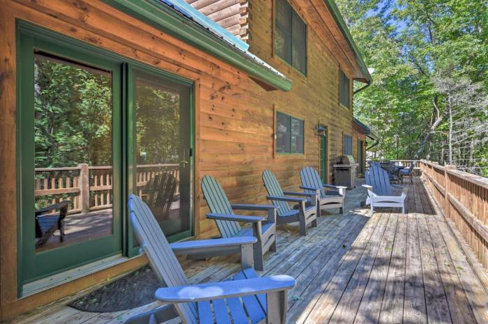 Rustic Lodge with Views, Decks and Game Room