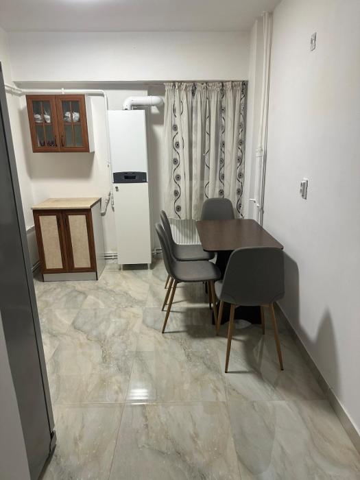 Apartament 4 Camere zona Rovine 100Mp