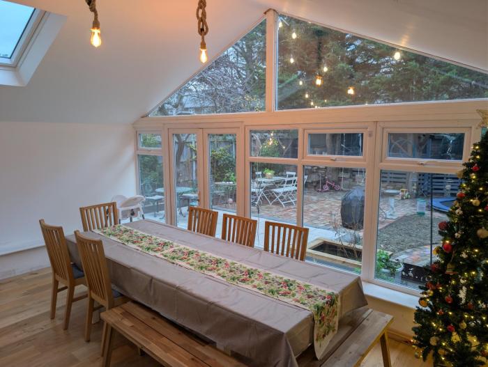 4bedrooms house sleeps14 Garden&Parking Ably Stays