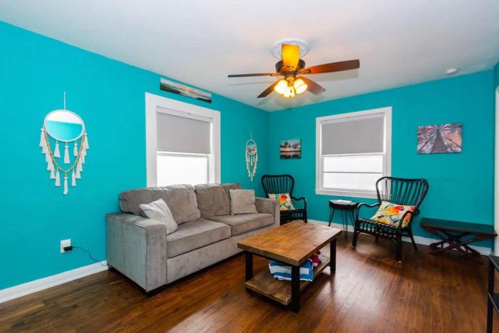 The Hideaway by Sunsational Stays - Rear Unit Only, Steps to the Beach