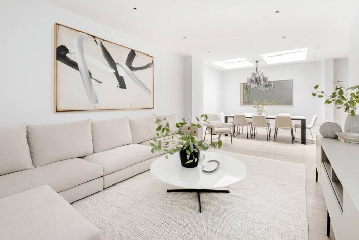 Stunning Knightsbridge 4 bedroom house w balcony