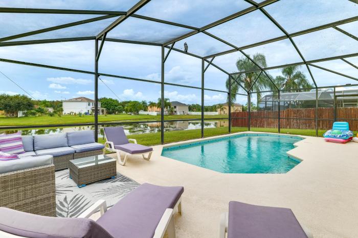 Florida Family Fun! Tranquil Home with Water Views