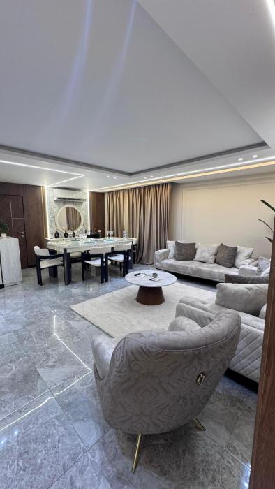 شقه امام بيت ورد الدقي