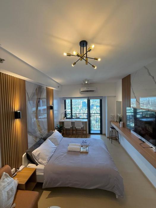 Stunning 41F Skyline View Relaxing City Escape