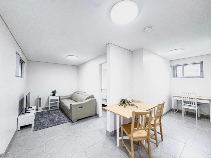 One-bedroom Granny Flat In Arncliffe Near Airport