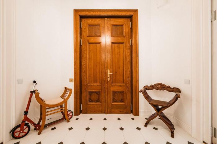 Charming 2 Bedroom Apartment in Heart of Craiova