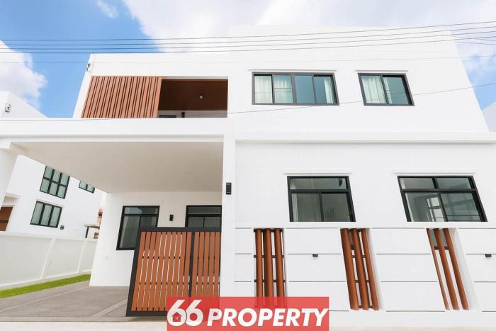 New Modern 4BR Home in Mae Hia