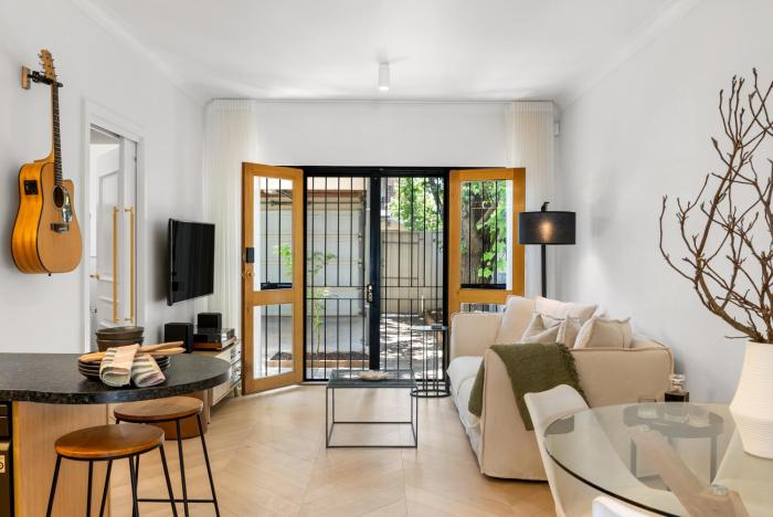 East on King - Minutes to Dining, Parklands & CBD