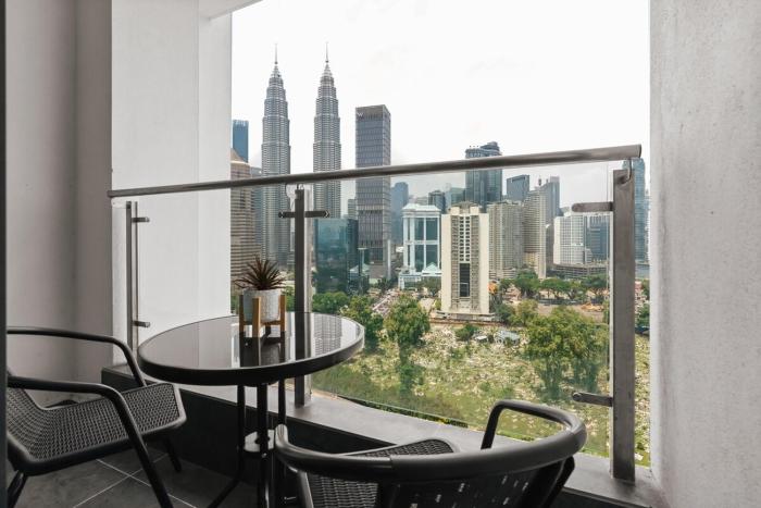 Legasi Residence Direct KLCC VIEW Only10minWalkToKLCC With PS4 AndBoardGames