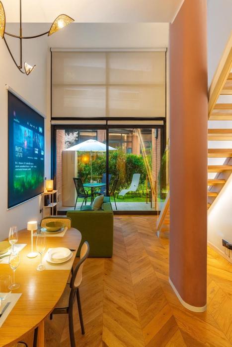 Modern Loft with Projector e Private Garden, Central Station