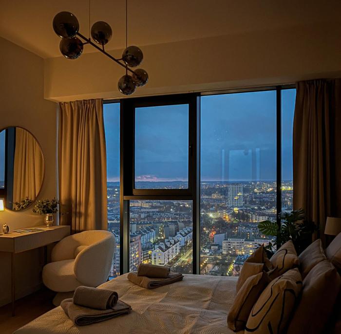 Apartly Hanza Tower City View I Pool, Sauna, Jacuzzi & Parking