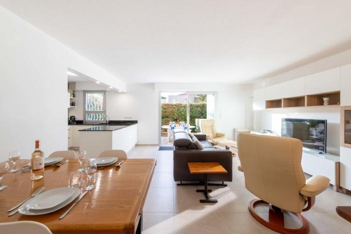 Ground-Floor 2 Br - Near Centre & Beaches