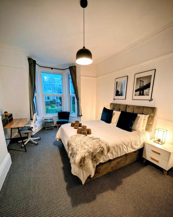 Central Boutique 3 Bed Apartment - Plymouth - By Habita Property