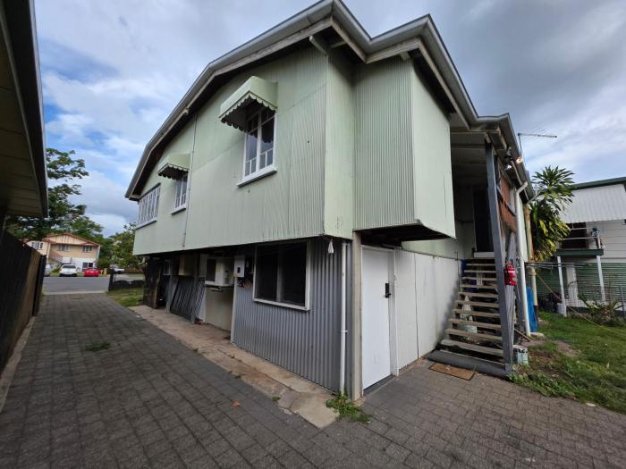 Buchan Street, Accommodation