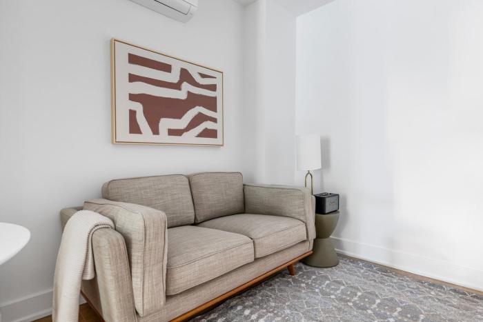 Blueground Garment District washer nr Times Square NYC-2117