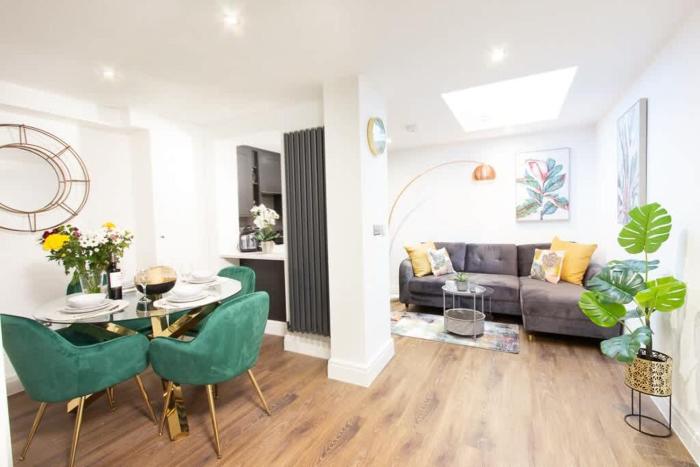 Luxury pad centrally located near Brighton station