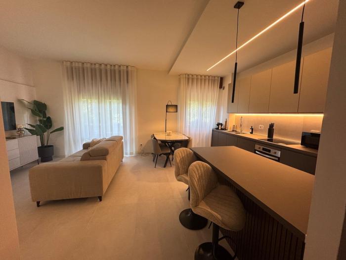 3 Camere, 2 bagni & Parking a due passi dallArena