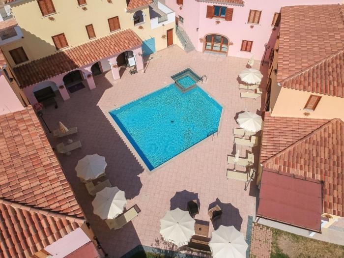 Spacious apartment with shared pool