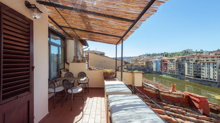 Ponte Vecchio Penthouse charming view