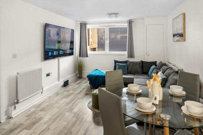 Bright 1-Bed Flat With Free Parking Great Location