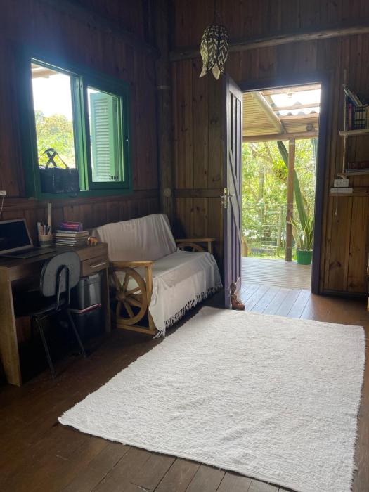 CASINHA de MADEIRA ACONCHEGANTE