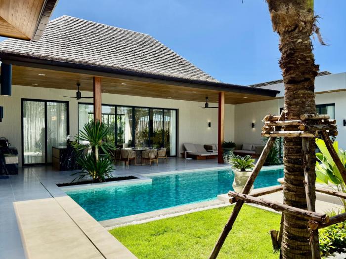 Luxury Pool and Gym Villa Layan