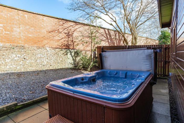 Bluebell Lodge 24 with Hot Tub
