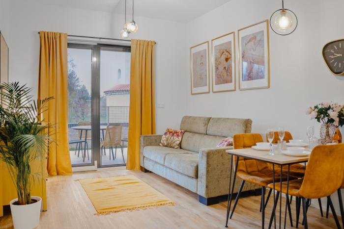 Mucha Residence - with free weekend parking