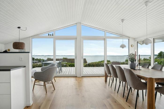 Newly Renovated Holiday Home With Aarhus Bay Views