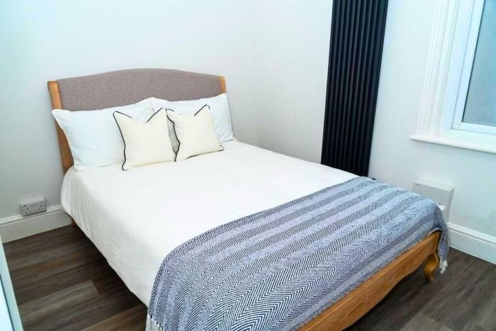 Blackpool Seaside Retreat for 6, Seafront Location, Free Parking & WiFi