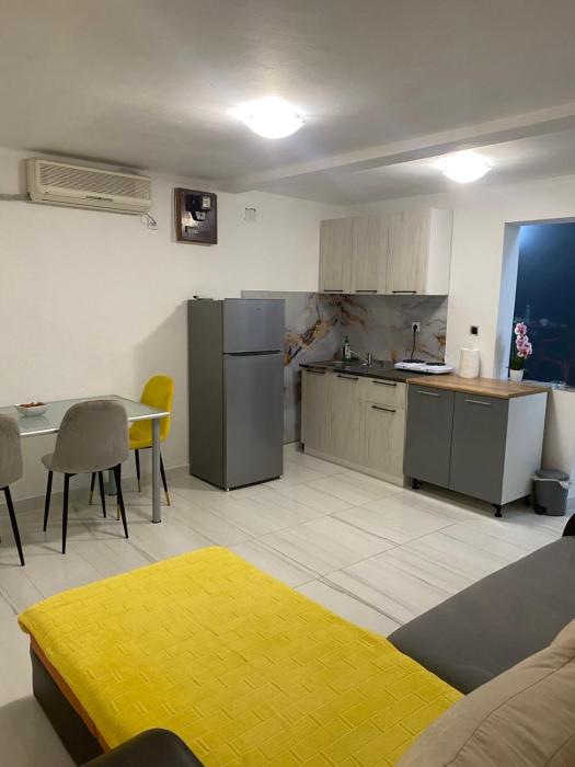 Apartman sa garažom