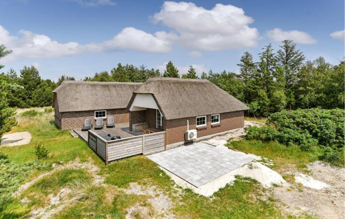 Cozy Home In Blåvand With Sauna