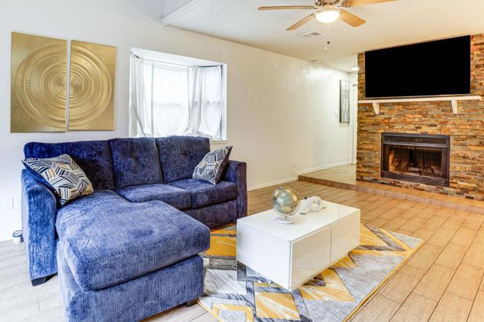 5 Mi to Westchase District: Houston Extended Stay