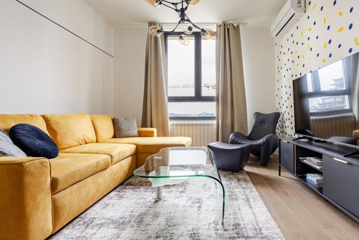 LUMIA Design Apt - Tower View - Garage Included