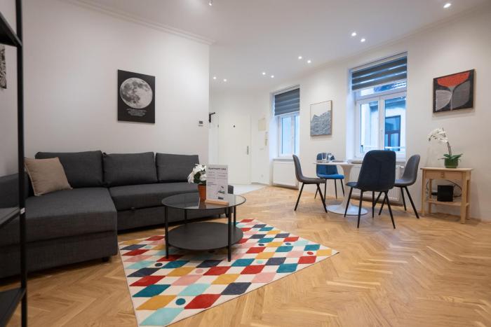 Cozy Vienna Getaway with Balcony