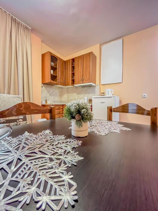 Fireplace Apartment near Bus & Train Station