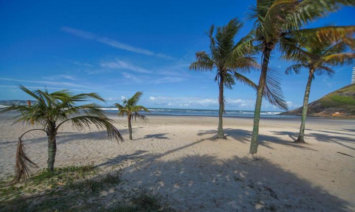 Apto com Garagem e Ar-condicionado a 600m da Praia