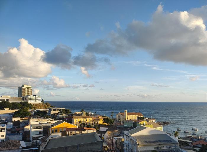 Apartamento no Rio Vermelho com vista para o mar